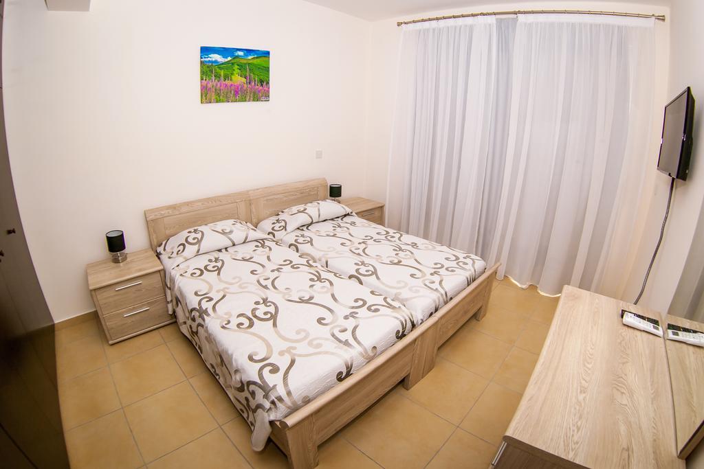 New Day Apartments Paphos Room photo