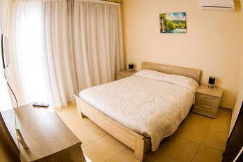 New Day Apartments Paphos Exterior photo